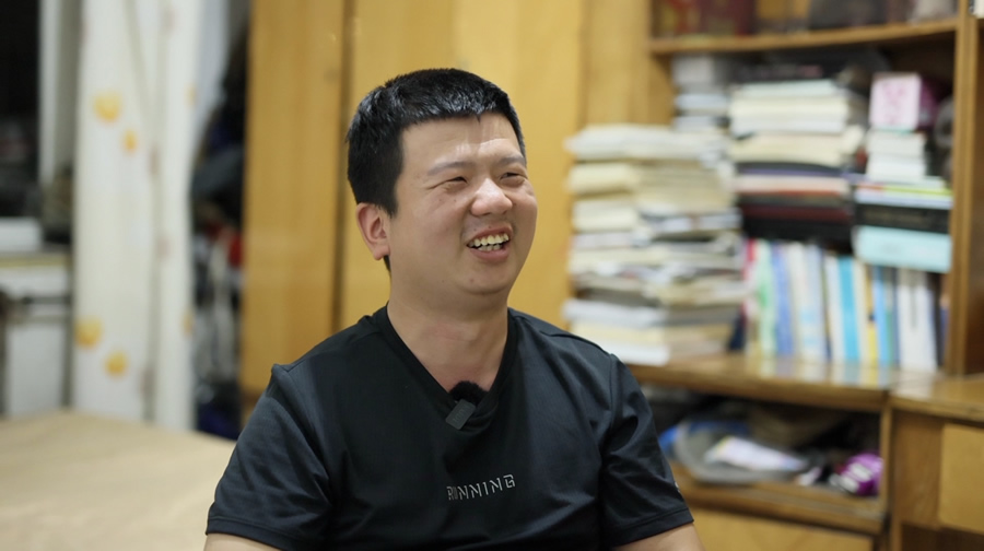 阿里巴巴全球数学竞赛开讲 张益唐勉励快递小哥坚持所爱.jpg