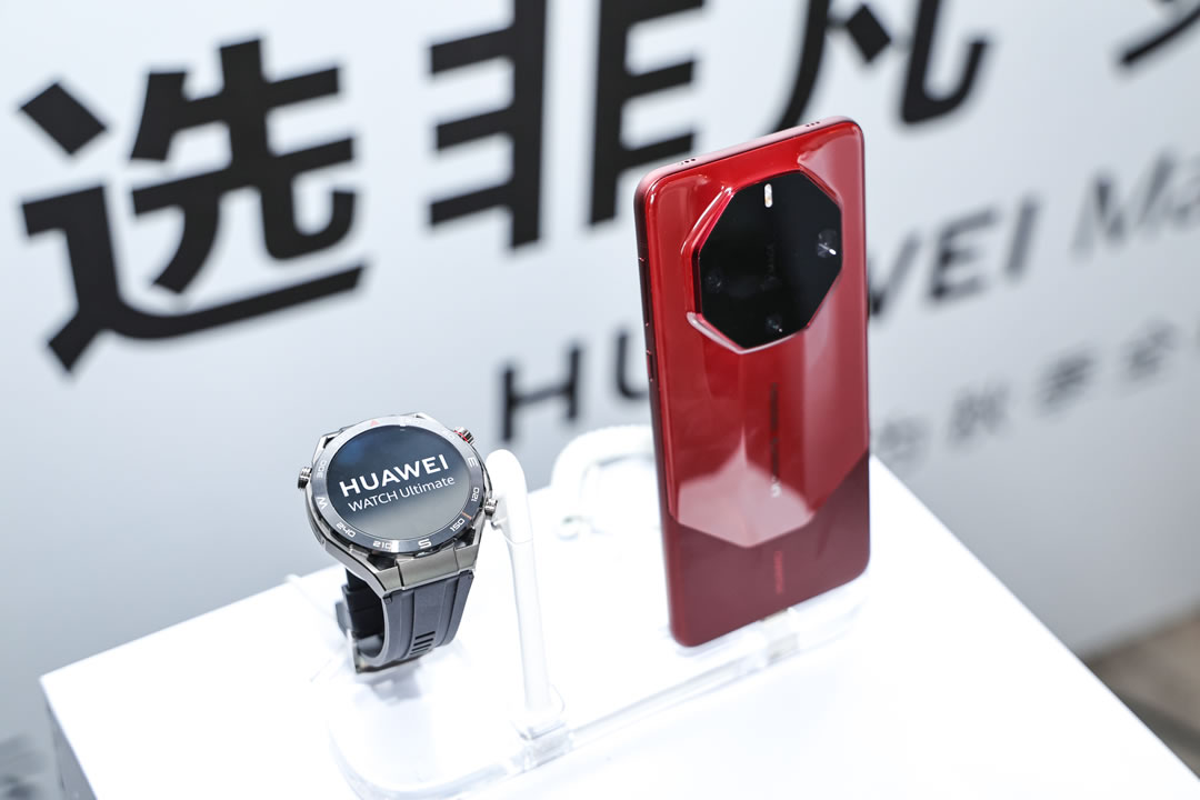 华为非凡大师Mate60 RS手机 & Watch Ultimate手表.jpg