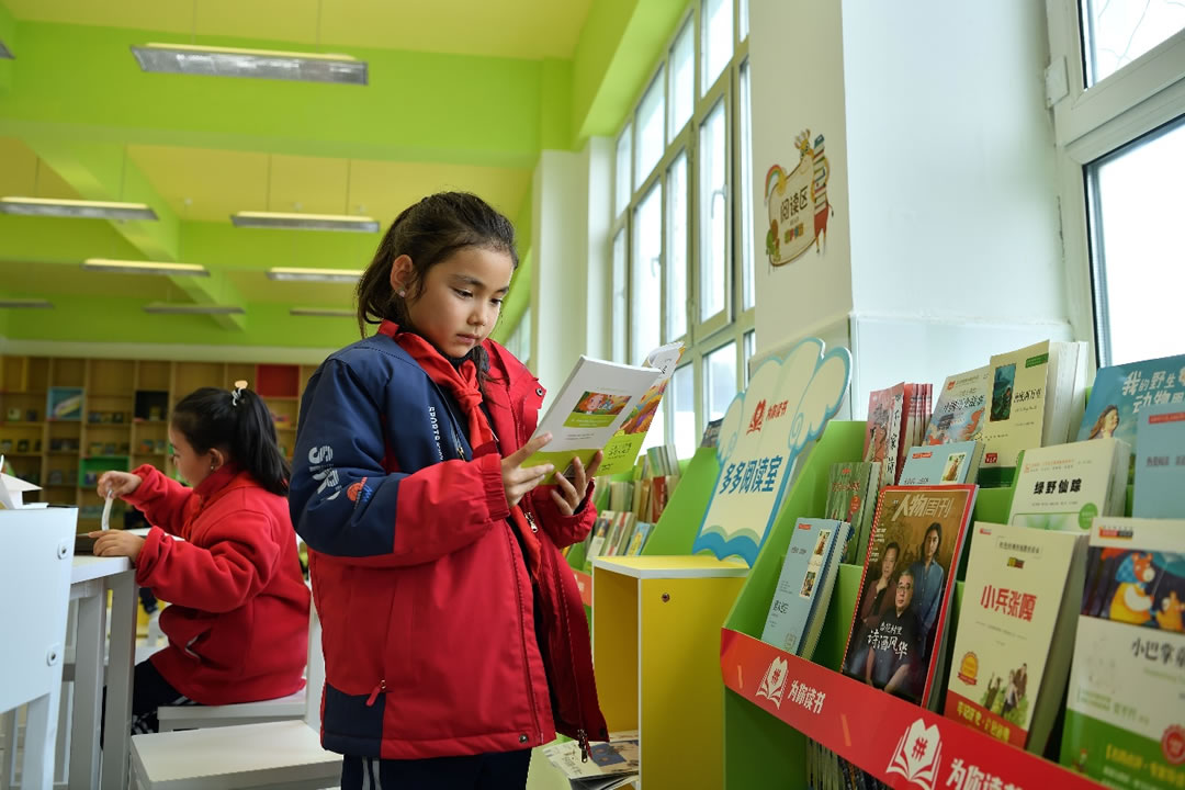 近期，拼多多向新疆阿勒泰地区吉木乃县直小学赠送9200余册图书.jpg