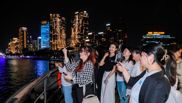 在浦江5G-A万兆游轮上，Mobile AI时代具象化了