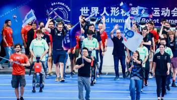外媒评北京世界人形机器人运动会：进步神速，比真人刺激