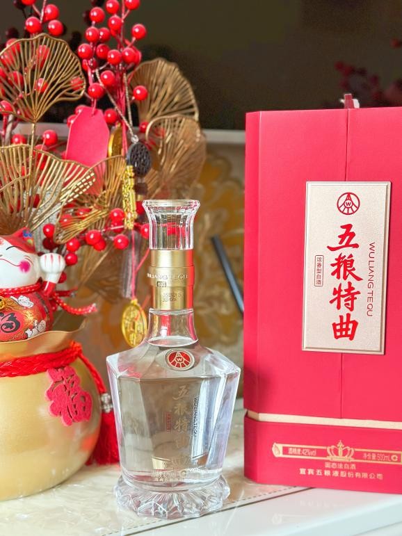 送礼送酒，应如何选择？用五粮特曲皇冠版传递情谊