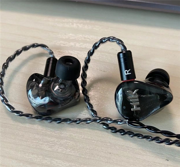 氦刻HIK S1：清晰灵敏的耳机，音效均衡丰富，给人触电般的心动音质