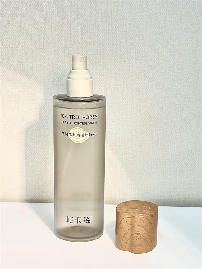 柏卡姿茶树毛孔清透控油水，无酸磨皮，秋冬肌肤的温润守护