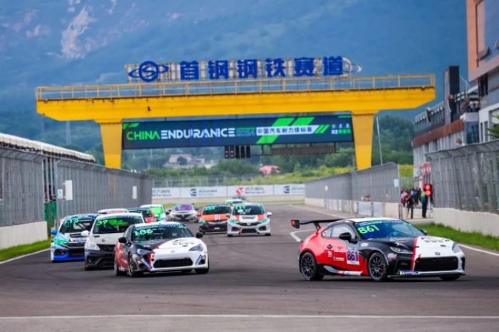 出道即巅峰！对话新晋2000组年度冠军张泽龙
