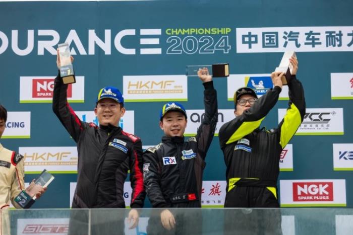 出道即巅峰！对话新晋2000组年度冠军张泽龙