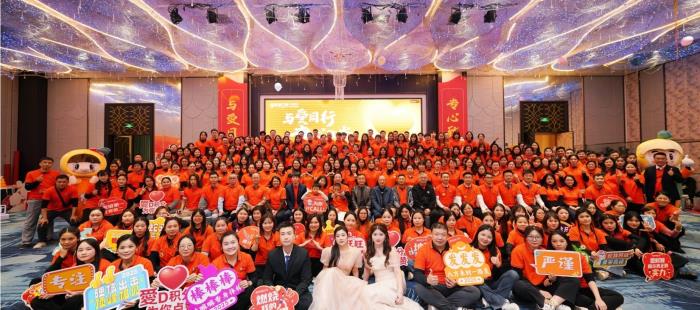 与爱同行，专心致尚！爱顿健业口腔19周年感恩盛典圆满落幕！