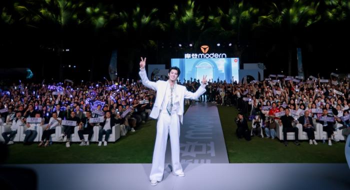 收获超1亿用户青睐后，雅迪发布摩登系列，再添品牌新动能！