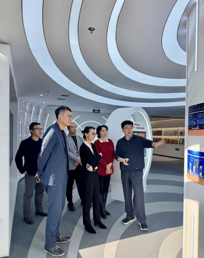 九章云极DataCanvas公司与 GSMA共推 AI 普惠算力全球化发展