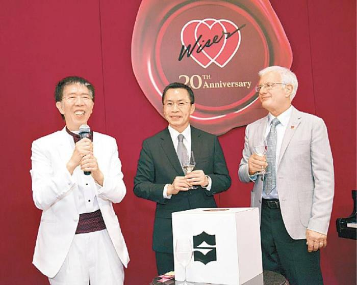 中国香港跨界传奇梁柏涛：从谭咏麟经理人到自然疗法倡导者