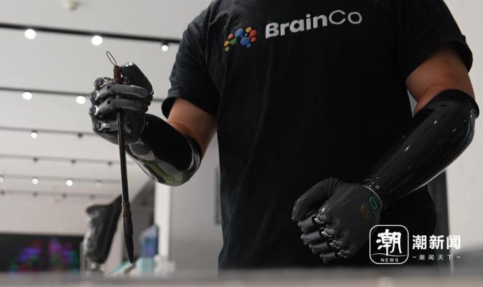 AI走读新质生产力丨杭州强脑科技公司：迈向脑洞大开的未来