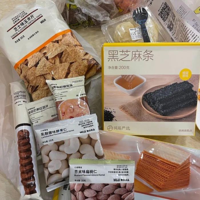 加入零食大明星休闲零食店，与美食共度美好时光！