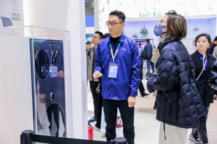 AWE 2025观察：洗护行业上演巅峰对决，海信三筒洗衣机实现重磅突破