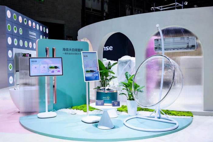 海信大白闺蜜机X8 Pro重磅发布：全球首款多形态长续航的32吋4K大平板