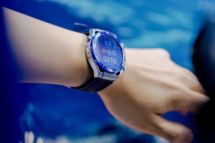HUAWEI WATCH Ultimate非凡探索系列瞩目亮相2025上海国际潜水展，科技赋能极境探索