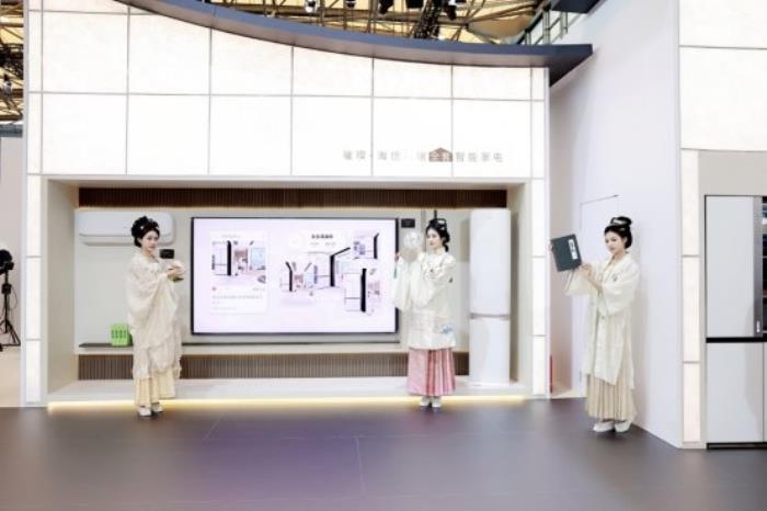 2025 AWE海信璀璨精彩绽放，四款产品荣膺艾普兰奖诠释东方美学新高度