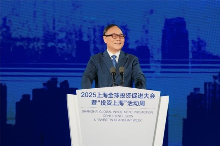 全球投促大会开幕，李书福脱稿演讲背后的“含新量”