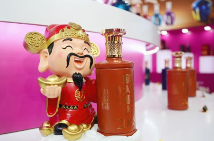 春糖视觉C位！家大业大酒喜庆红，就是春糖官方色