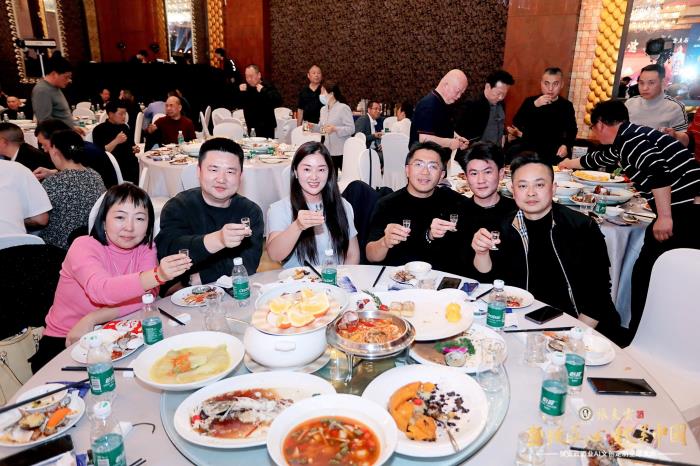 张支云酒·2025中国酒业AI文创大会召开，开启中国酒业新范式