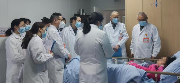 知名中医专家张宗见教授赴盈康一生重庆华健友方医院开展大型惠民义诊暨学术交流活动