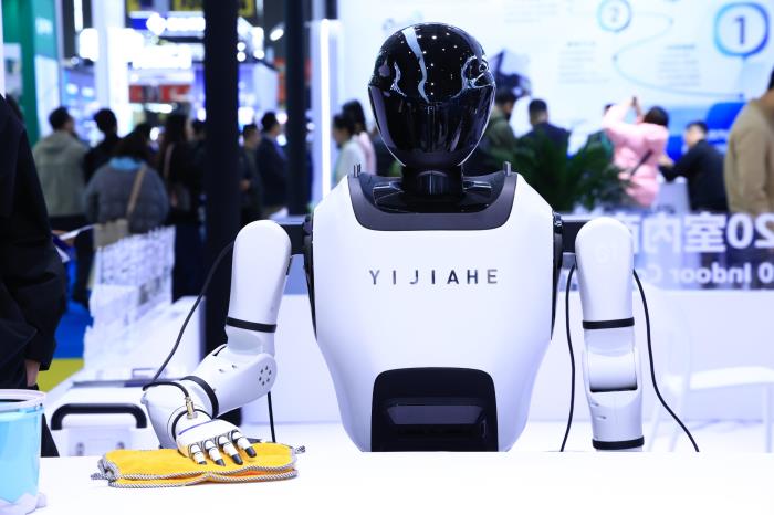 CCE 2025：亿嘉和具身机器人揭幕清洁3.0与人机协作新场景