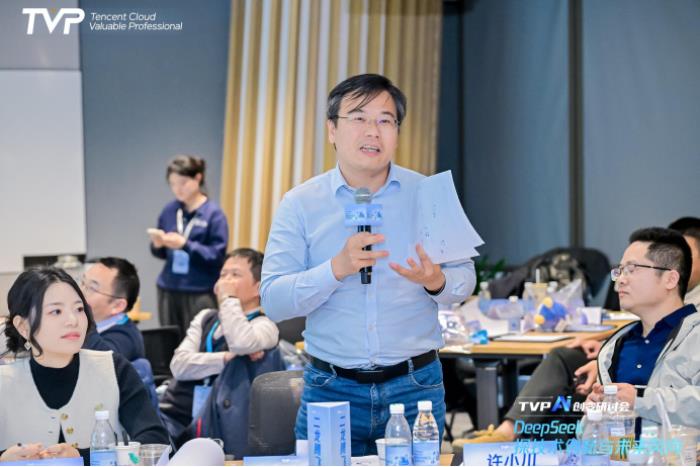 探秘 DeepSeek 落地进展，腾讯云携手业界专家共话 AI 生产力