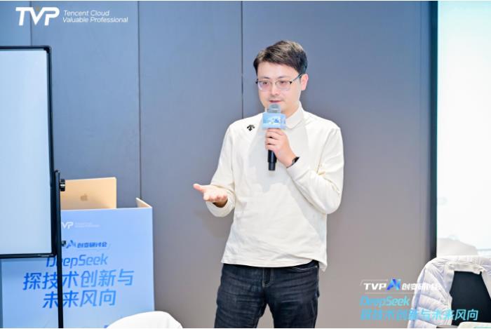 探秘 DeepSeek 落地进展，腾讯云携手业界专家共话 AI 生产力