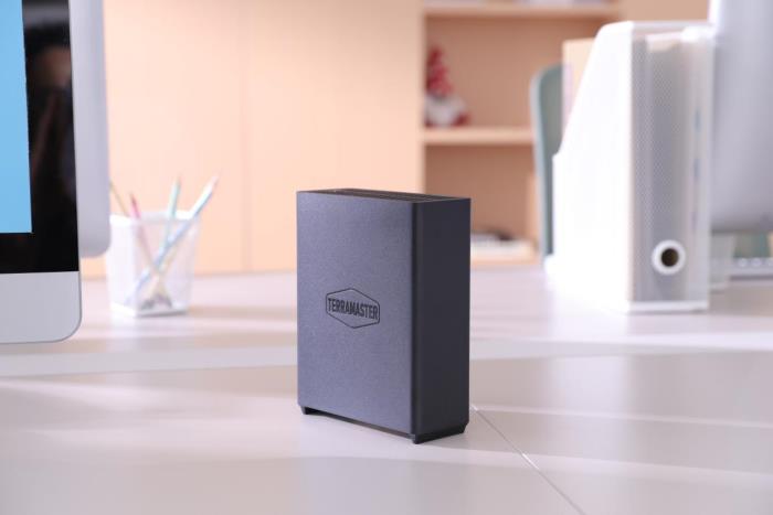 铁威马F8 SSD Plus：假期办公的“隐形生产力伙伴”