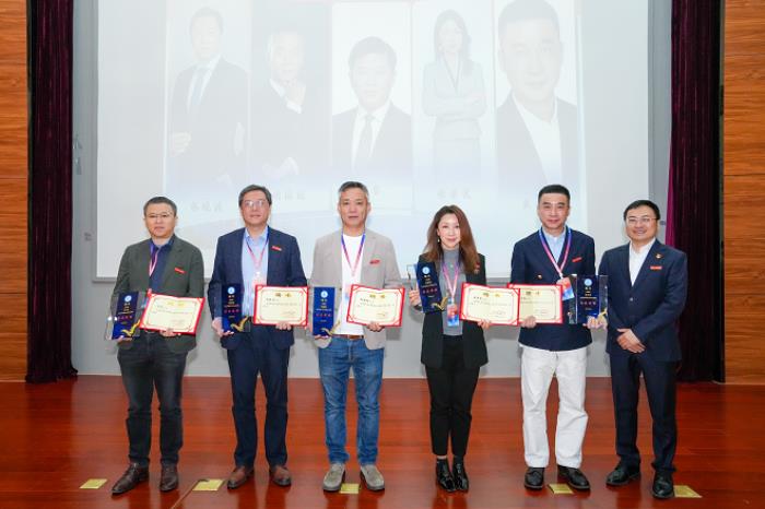 继往开来启新程 产教融合谱新篇——北京邮电大学世纪学院成功举办首期数字经济特设班总结表彰暨第二期启动仪式