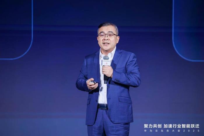 华为昇腾AI云服务发布四大升级：搭载CloudMatrix 384超节点，性能业界领先