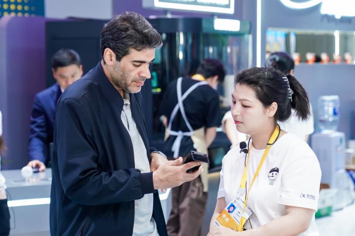 科大讯飞消博会推动AI与价值消费共振