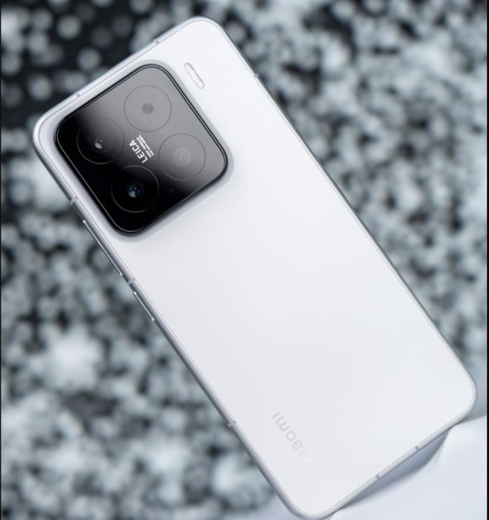 小米手机不甘示弱！小米15暴跌821元，骁龙8至尊版+5400mAh+IP68