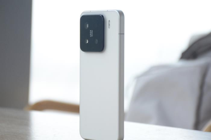 小米手机不甘示弱！小米15暴跌821元，骁龙8至尊版+5400mAh+IP68
