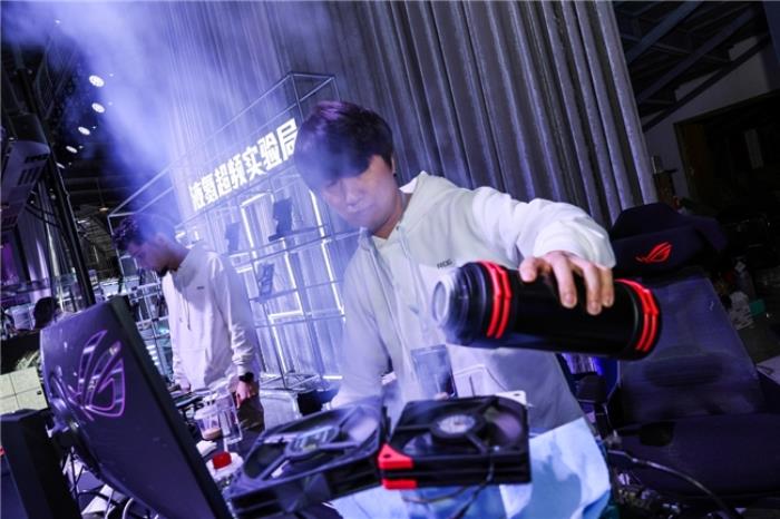超频破纪录 华硕主板引爆ROG DAY 2025