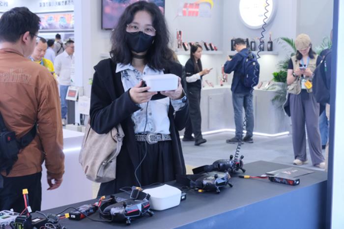 CADDX卡德克斯携FPV黑科技引爆中国国际模型博览会