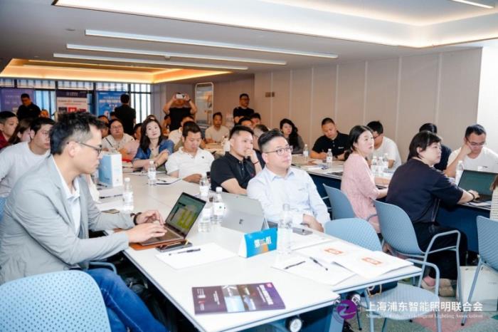 “基于AI与双碳全场景的智能系统工程师”培训在重庆成功举行
