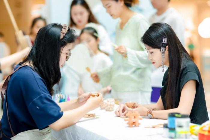 「衣裳之美有型有色」卡萨帝城市湿洗计划深圳站启幕：科技与美学共塑高端生活新范式