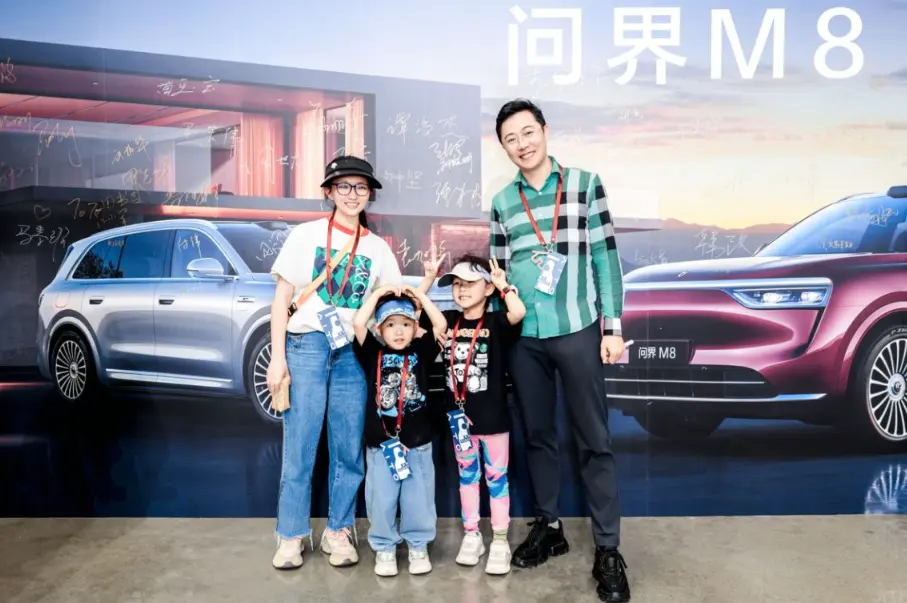 百组车主齐聚问界M8交付现场,中国智造加速度惊爆同行 百组车主齐聚问界M8交付现场,中国智造加速度惊爆同行