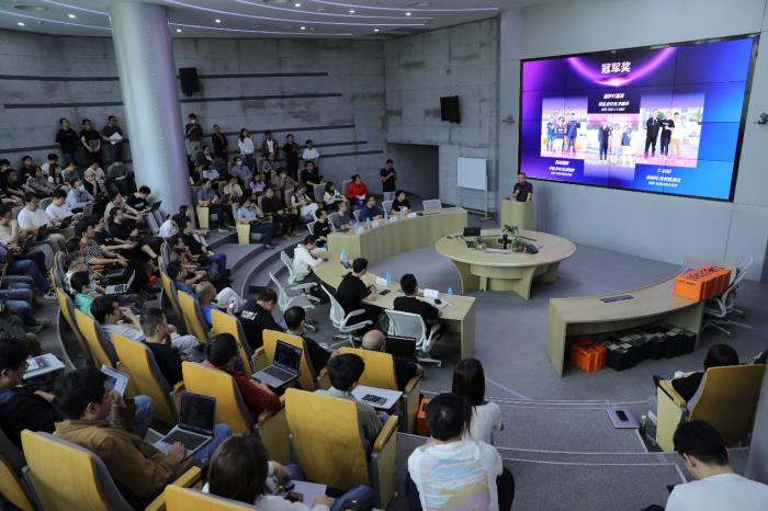 2025新浪集团Hackathon大赛落幕，极客精神点燃AI Coding创新引擎