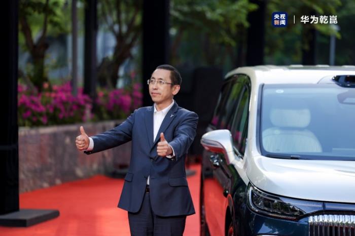 全新岚图FREE官宣首搭华为乾崑智驾HUAWEI ADS 4 实车将亮相上海车展