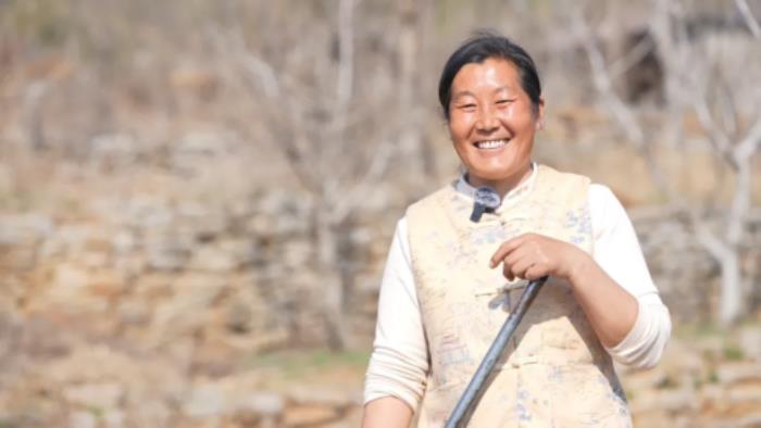 直播助农再出圈！沂蒙二姐凭专业知识带火家乡特产，人民日报点赞