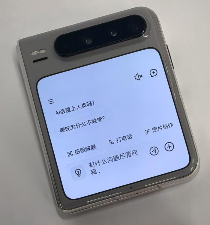 鸿蒙版Kimi部分创新体验超越Android版，适配华为Pura X，快速迭代步步领先！