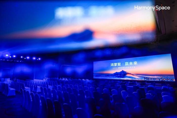 视觉中国成为鸿蒙座舱首家视觉内容合作伙伴，重新定义智能驾乘空间