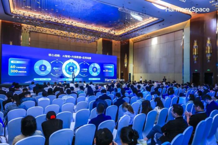 视觉中国成为鸿蒙座舱首家视觉内容合作伙伴，重新定义智能驾乘空间