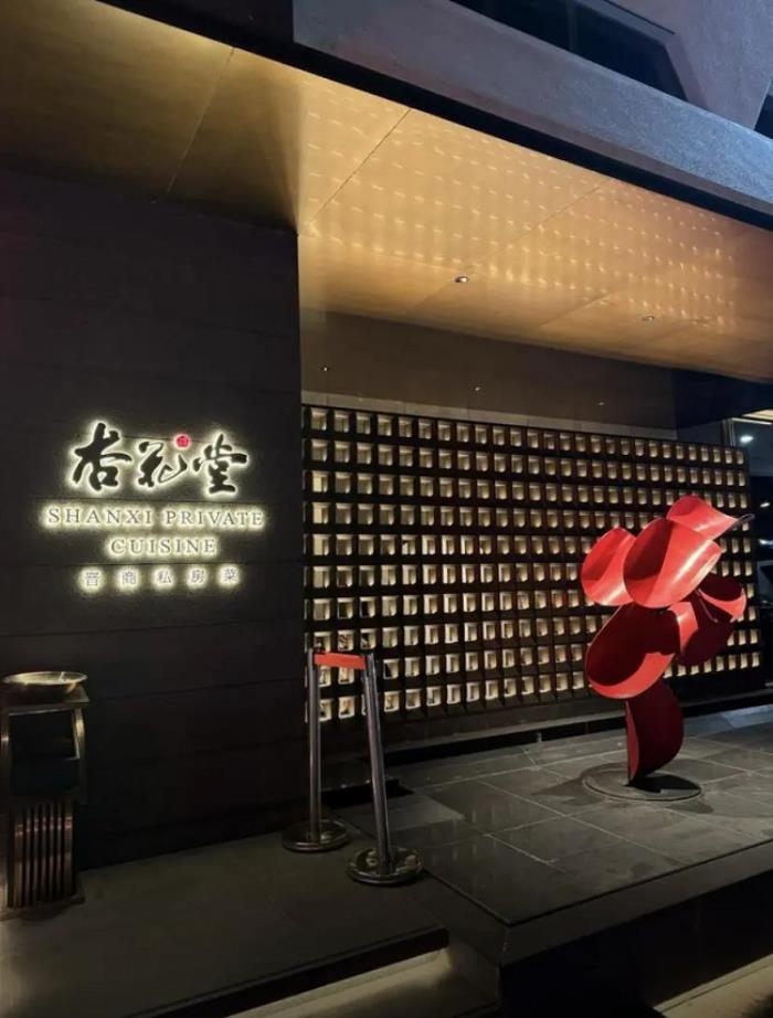 年轻人的假期续航包：把餐厅吃成“旅行试用装”