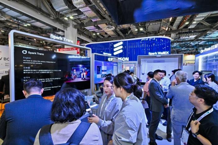 新加坡GITEX ASIA 2025见证讯飞同传AI翻译技术新高度