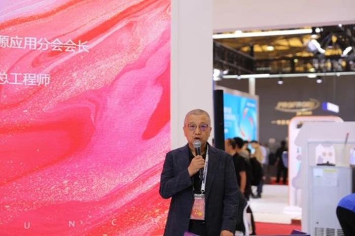 直击制冷展现场 鑫磊1100RT磁悬浮冷水机组发布会，以“冷”赋能零碳未来！
