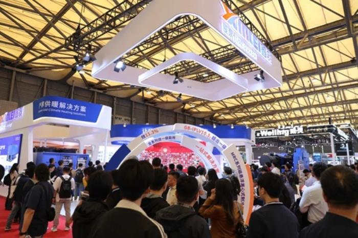 直击制冷展现场 鑫磊1100RT磁悬浮冷水机组发布会，以“冷”赋能零碳未来！