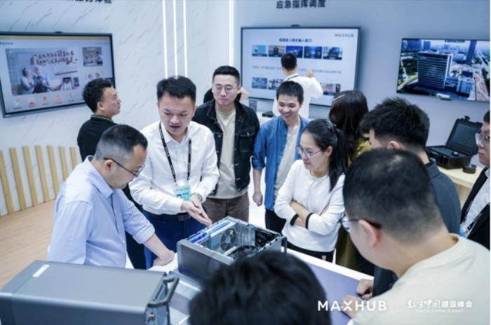 MAXHUB亮相数字中国建设峰会：以AI新应用驱动行业数智化跃迁