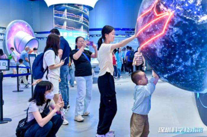 “大飞船”正式启航！深圳科学技术馆开馆首日人气火爆
